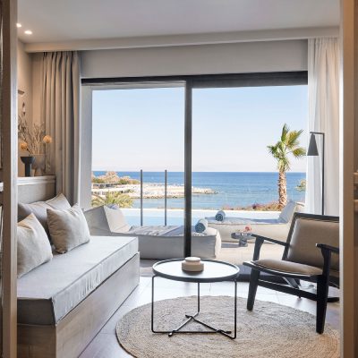 er_rho_helea_lifestyle_accommodation_open_plan_swim_up_sea_view_ht_02.jpg