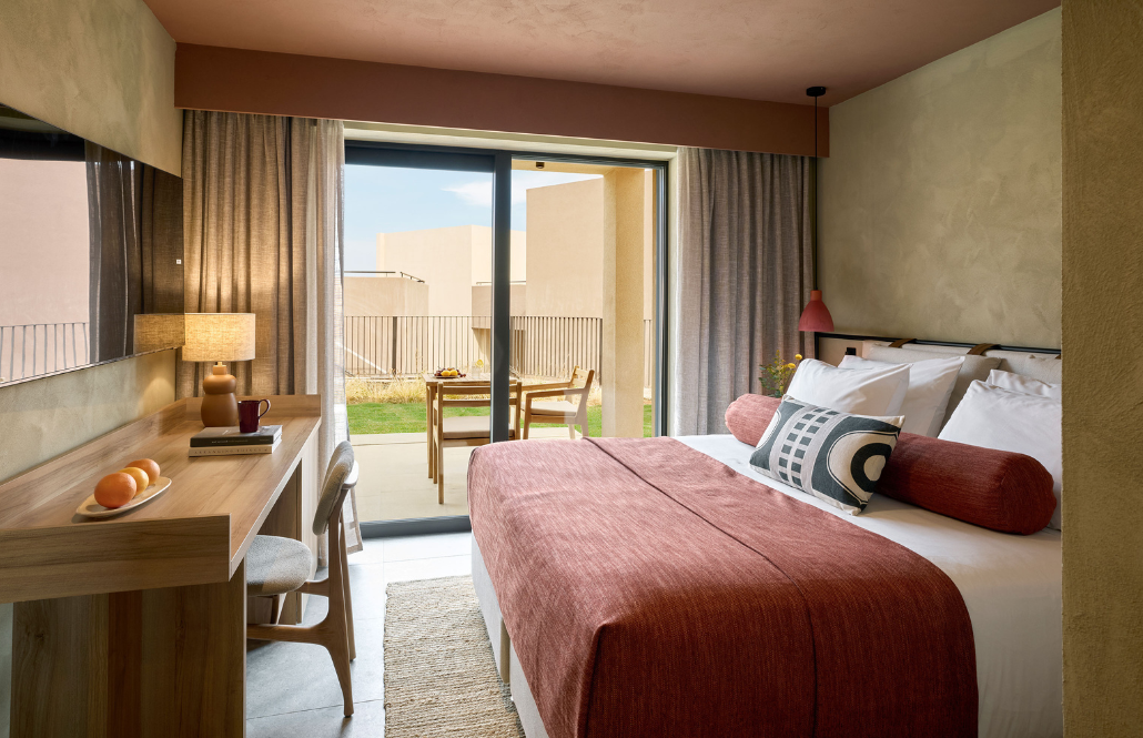 deluxe.room_.land_.view_.png