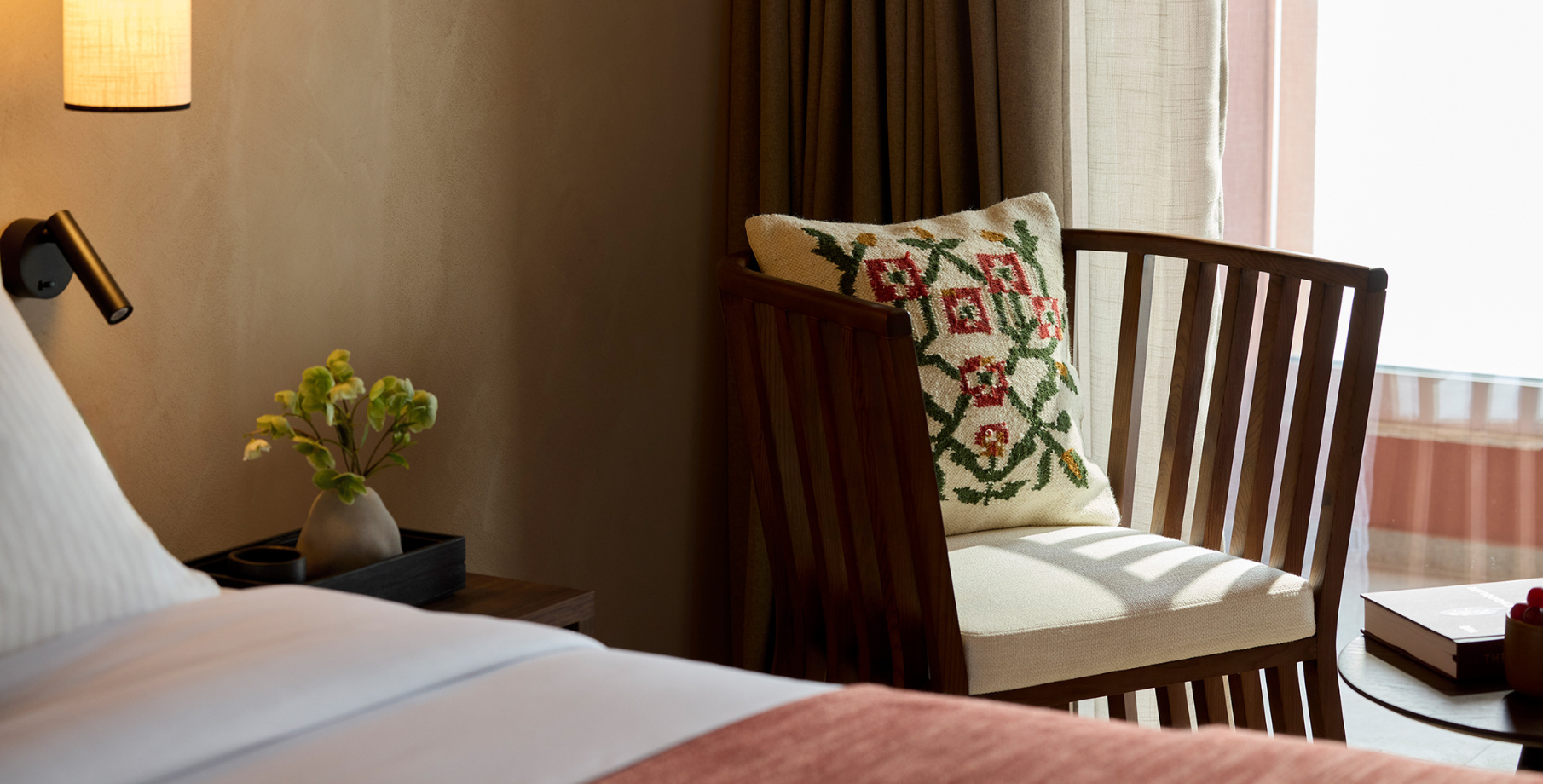 deluxe-room-deluxe-rooms-page-2.png