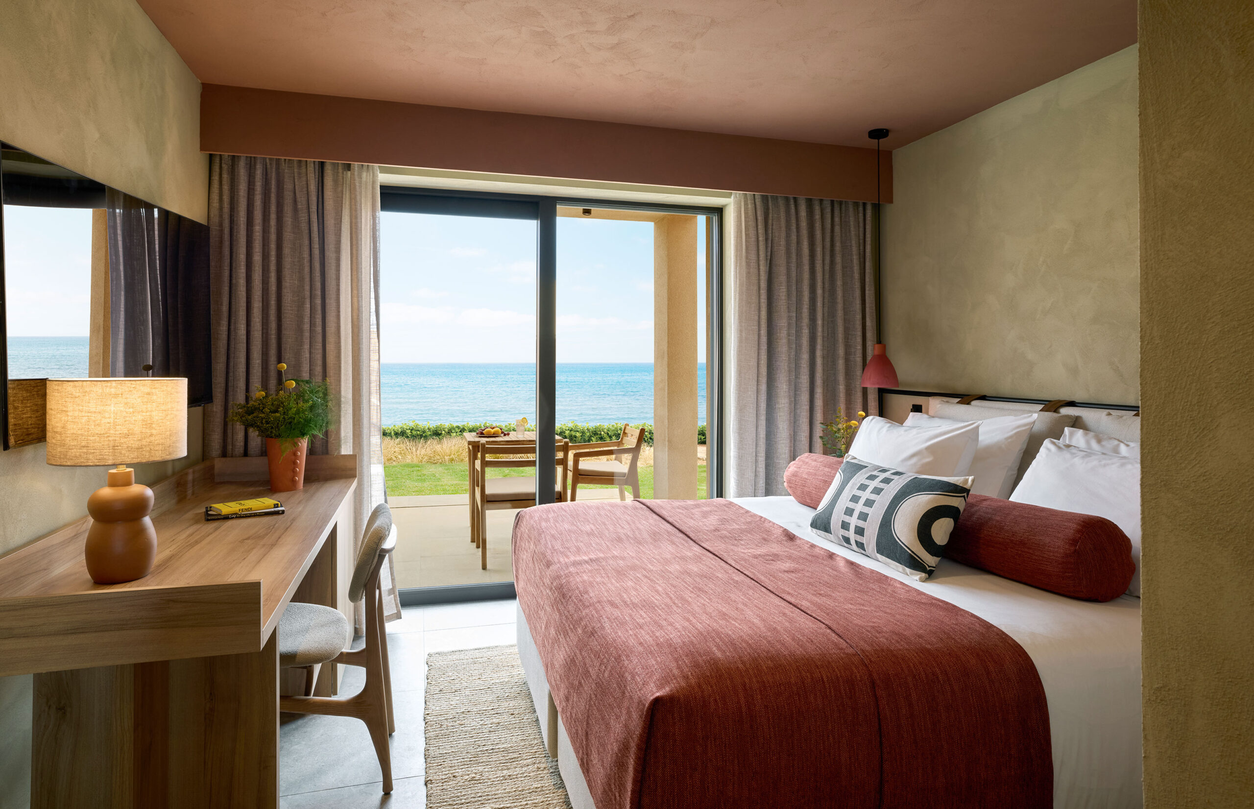 01_er_rocrita_deluxe_room_sea_view-scaled.jpg