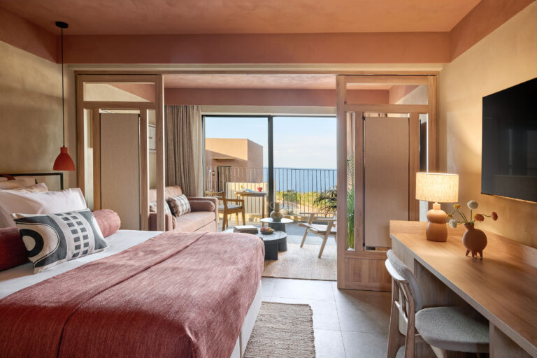 01_er_rocrita_junior_suite_sea_view-scaled.jpg