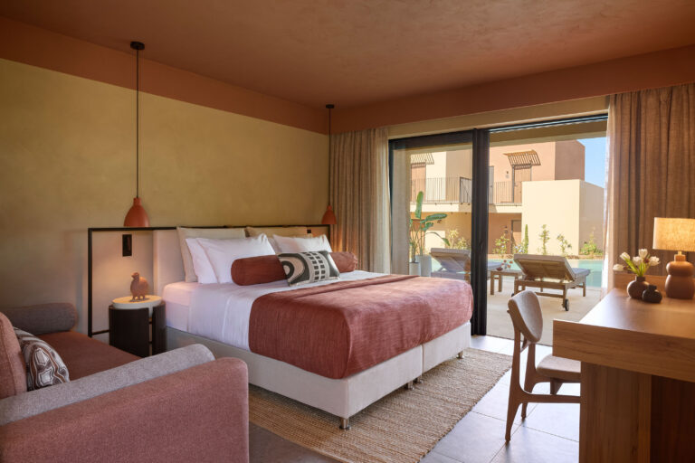 01_er_rocrita_premium_room_swim_up-scaled.jpg