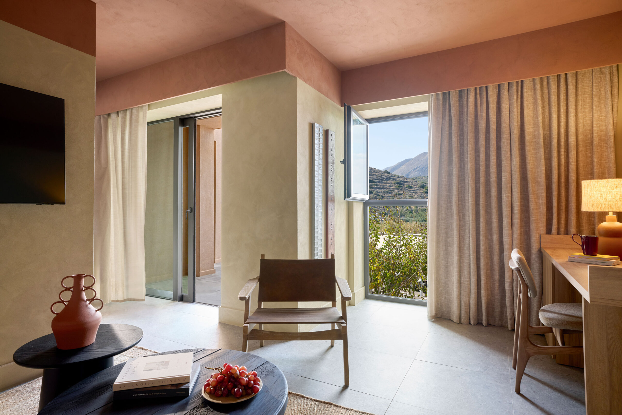 02_er_rocrita_one_bedroom_suite_land_view-scaled.jpg