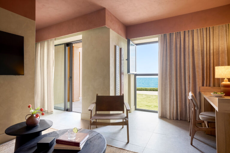 02_er_rocrita_one_bedroom_suite_sea_view-scaled.jpg