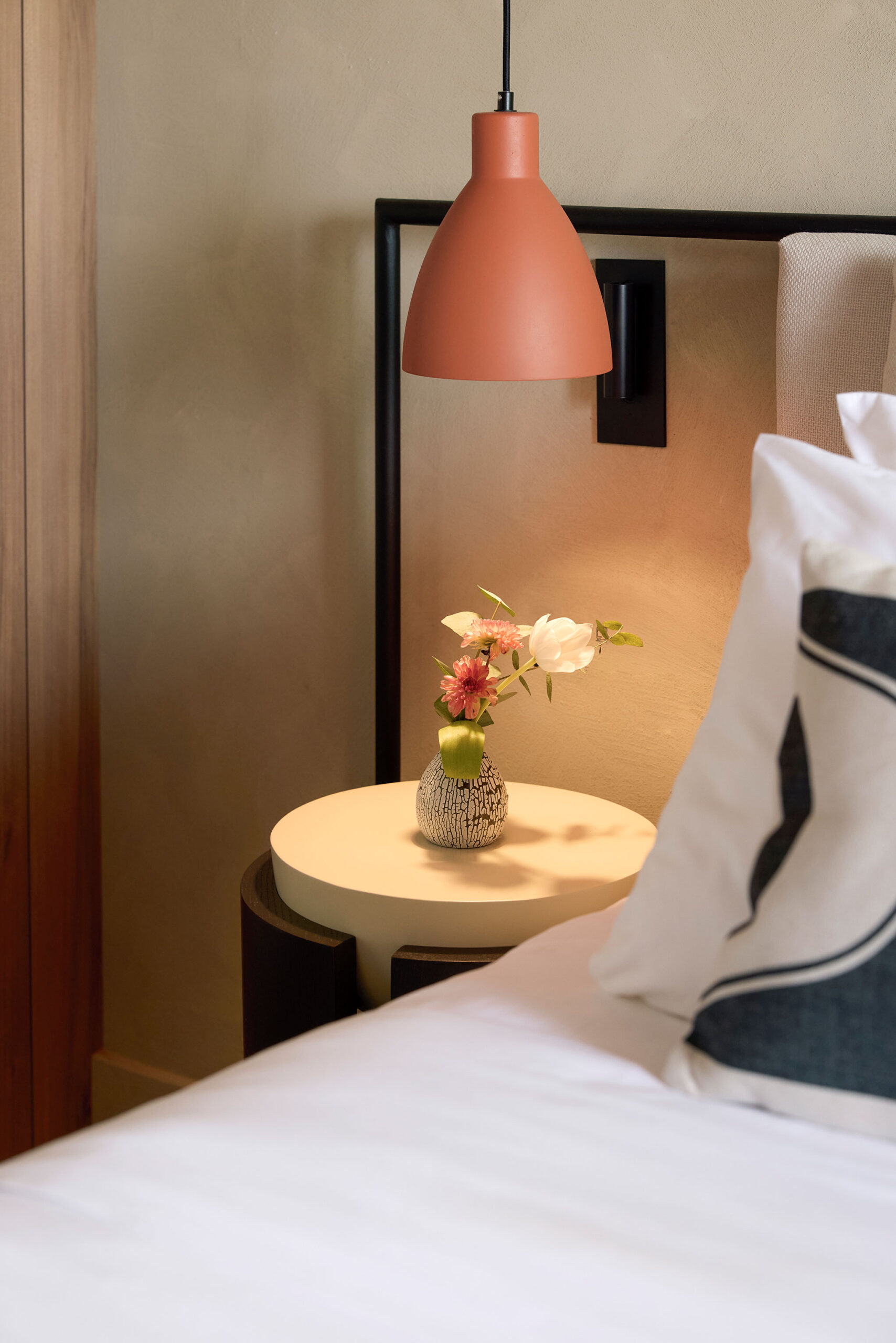 02_er_rocrita_one_bedroom_suite_swim_up-scaled.jpg