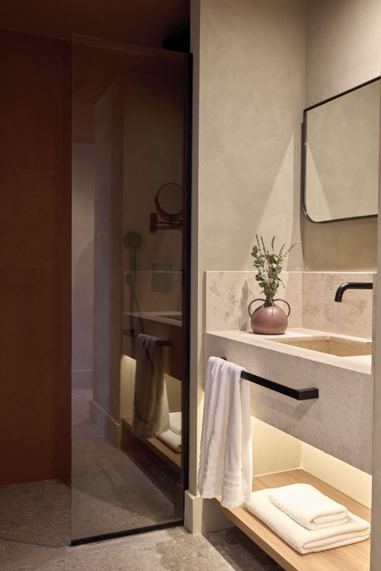 10_er_rocrita_two_bedroom_suite-scaled.jpg