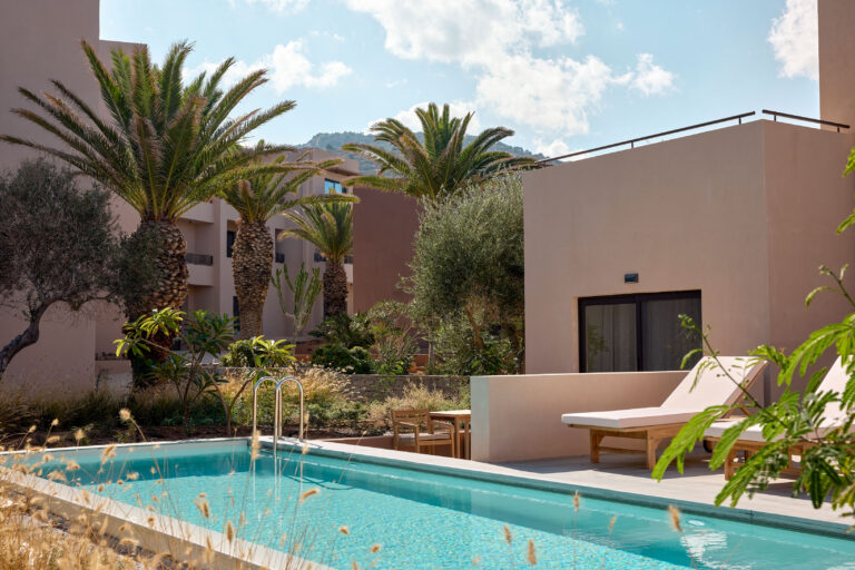 19_er_rocrita_exterior_pool-scaled.jpg